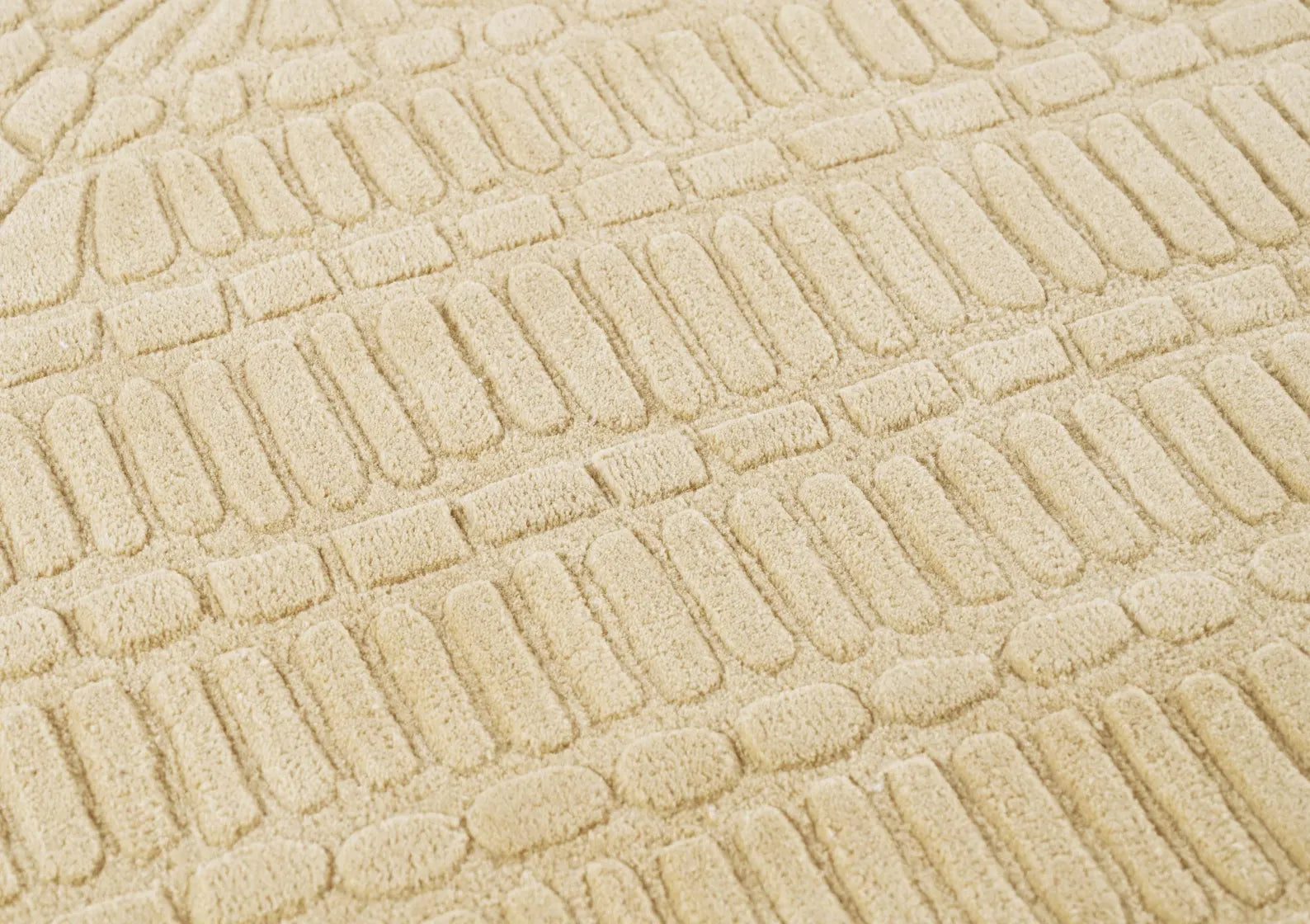 Close shot grid wool rug design